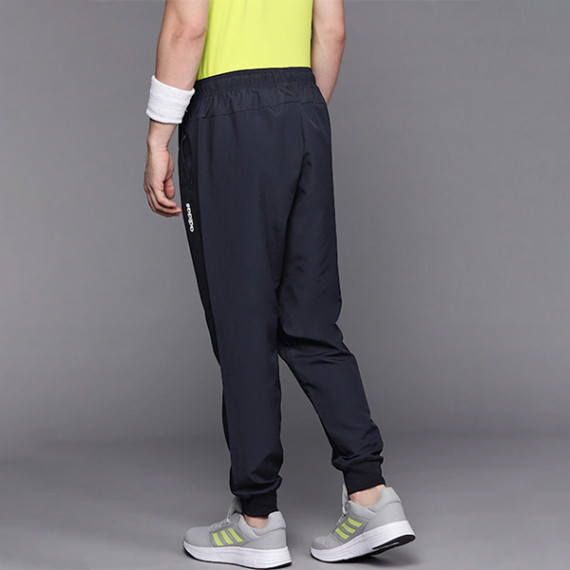 http://15.207.65.201/products/men-navy-blue-stanford-solid-joggers