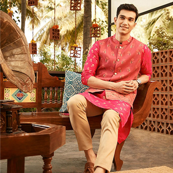 http://15.207.65.201/products/men-magenta-pink-golden-floral-printed-thread-work-floral-kurta-2