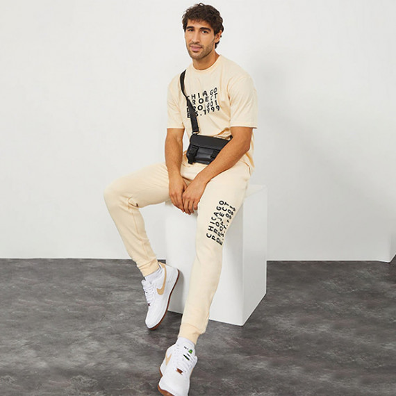 http://15.207.65.201/products/men-cream-colored-solid-slim-fit-cotton-joggers