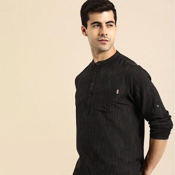 http://15.207.65.201/products/men-black-woven-design-kurta