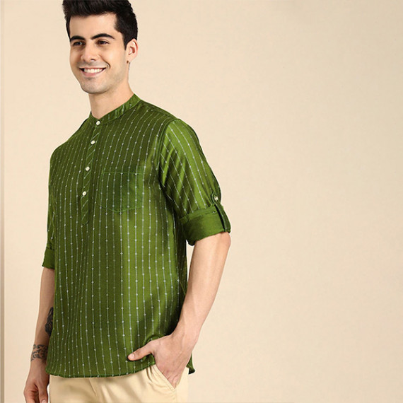 http://15.207.65.201/products/men-olive-green-gold-toned-ethnic-woven-design-kurta