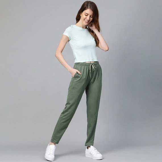 http://15.207.65.201/products/women-black-solid-side-stripes-cropped-track-pants