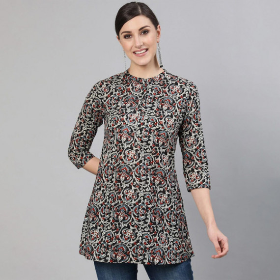 http://15.207.65.201/products/women-black-maroon-abstract-printed-tunic