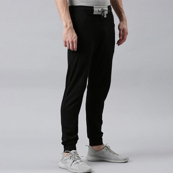 http://15.207.65.201/products/men-black-solid-organic-cotton-track-pants