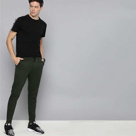 http://15.207.65.201/products/men-olive-green-straight-fit-solid-track-pants