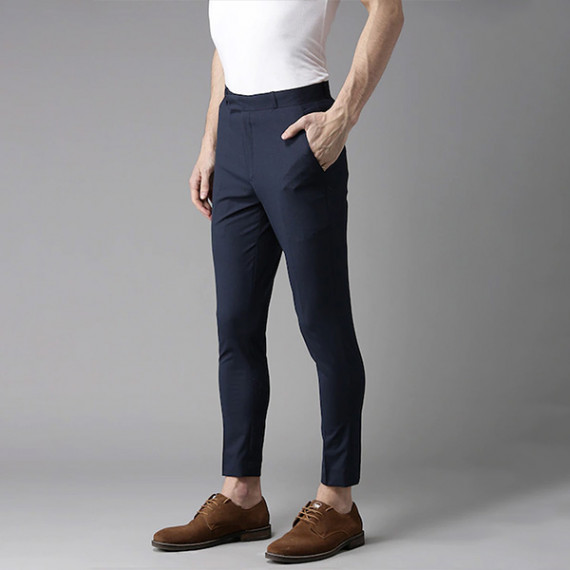 http://15.207.65.201/products/men-navy-blue-tapered-fit-trousers