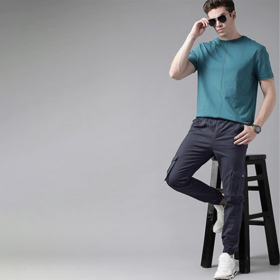 http://15.207.65.201/products/men-navy-blue-solid-mid-rise-woven-pure-cotten-cargo-trousers