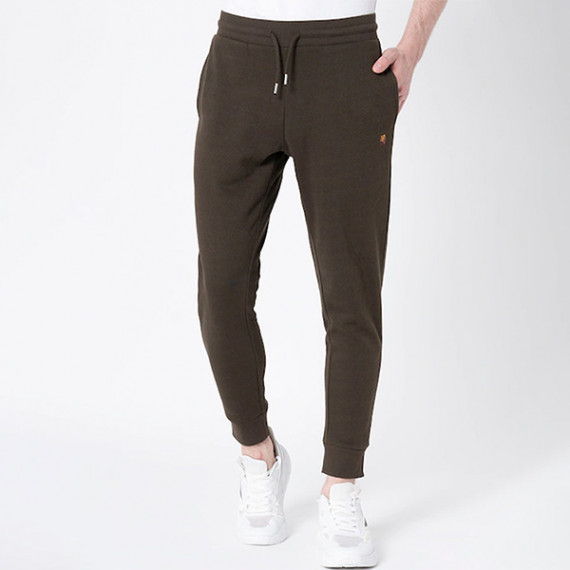 http://15.207.65.201/products/men-olive-solid-joggers