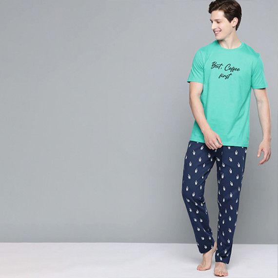 http://15.207.65.201/products/men-sea-green-navy-blue-printed-pure-cotton-night-suit