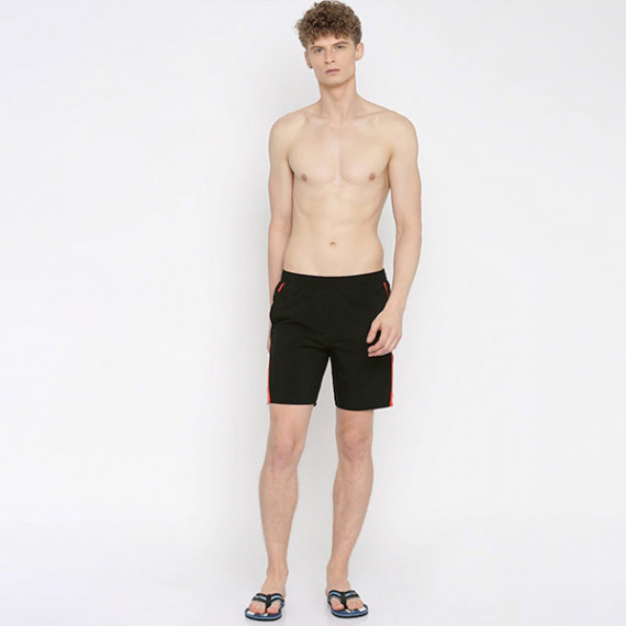 http://15.207.65.201/products/men-black-printed-swim-shorts-1