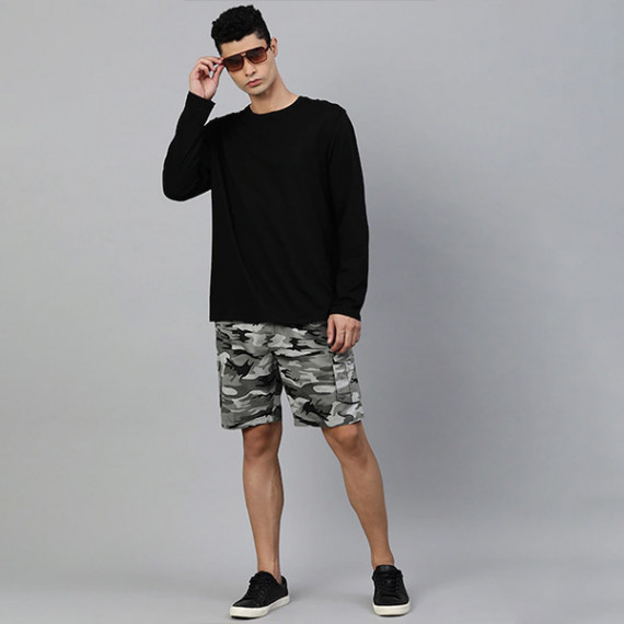 http://15.207.65.201/products/men-charcoal-grey-camouflage-printed-pure-cotton-cargo-shorts