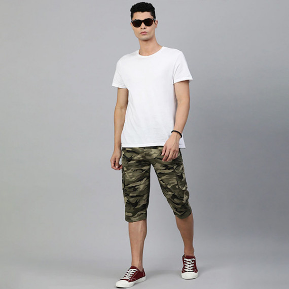 http://15.207.65.201/products/men-olive-green-beige-camouflage-printed-pure-cotton-34th-cargo-shorts