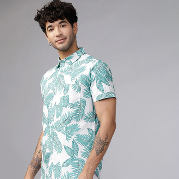 http://15.207.65.201/products/men-green-white-slim-fit-printed-casual-shirt