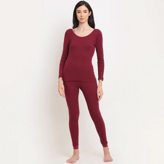 http://15.207.65.201/products/women-maroon-striped-thermal-top