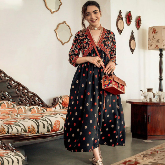 http://15.207.65.201/products/black-orange-ethnic-motifs-printed-maxi-dress