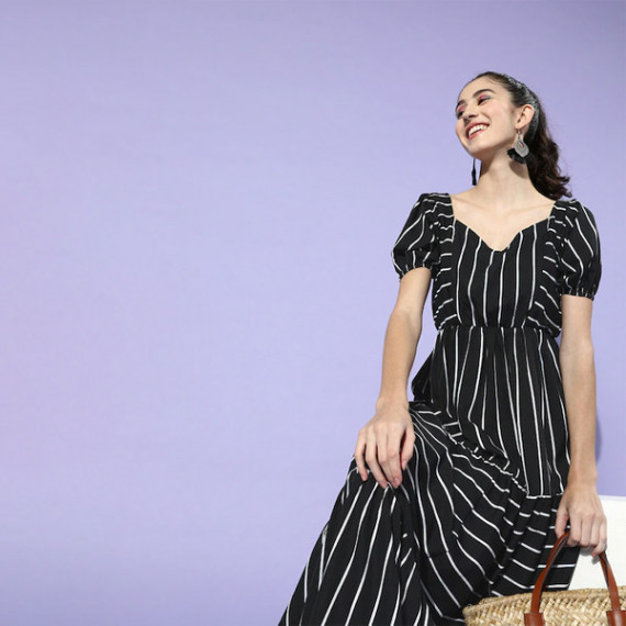 http://15.207.65.201/products/black-white-striped-crepe-maxi-dress