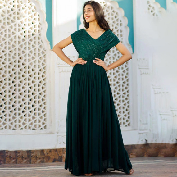 http://15.207.65.201/products/green-embellished-maxi-dress